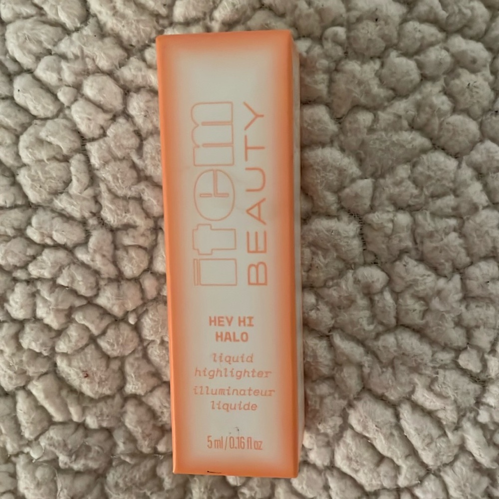 Item Beauty liquid highlighter- shade electric